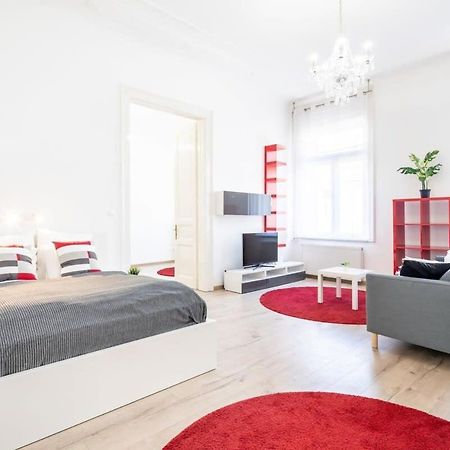 Bright & Large Apartment At Top Location Будапеща Екстериор снимка