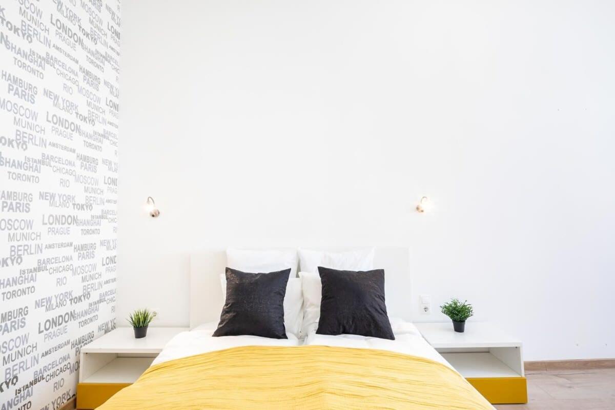Bright & Large Apartment At Top Location Будапеща Екстериор снимка
