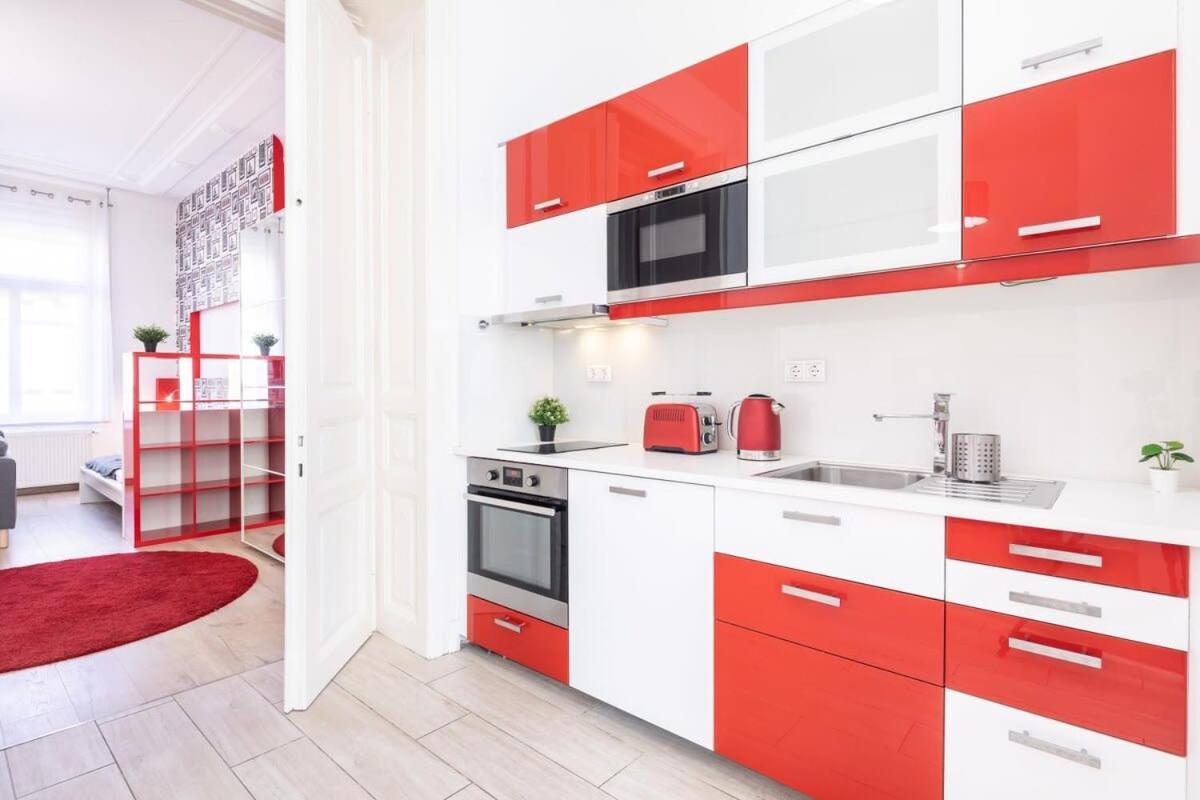 Bright & Large Apartment At Top Location Будапеща Екстериор снимка