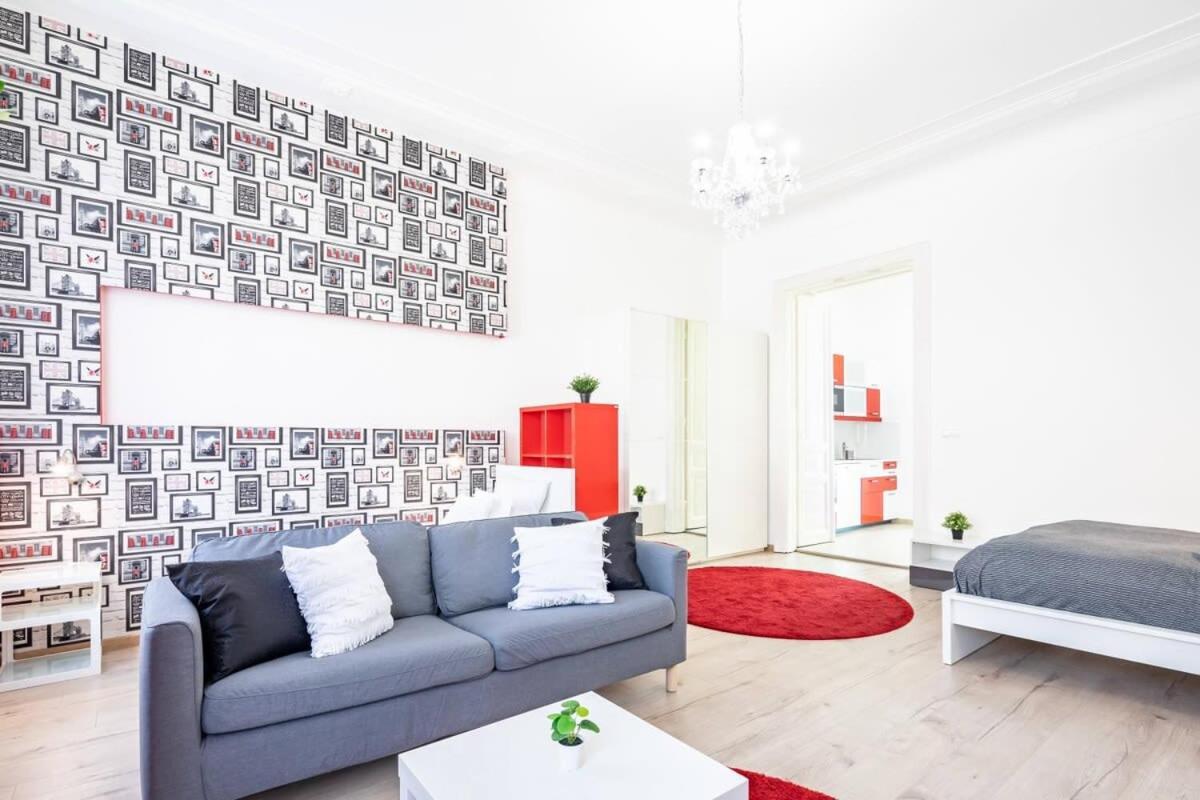 Bright & Large Apartment At Top Location Будапеща Екстериор снимка