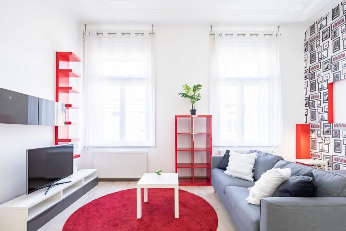 Bright & Large Apartment At Top Location Будапеща Екстериор снимка