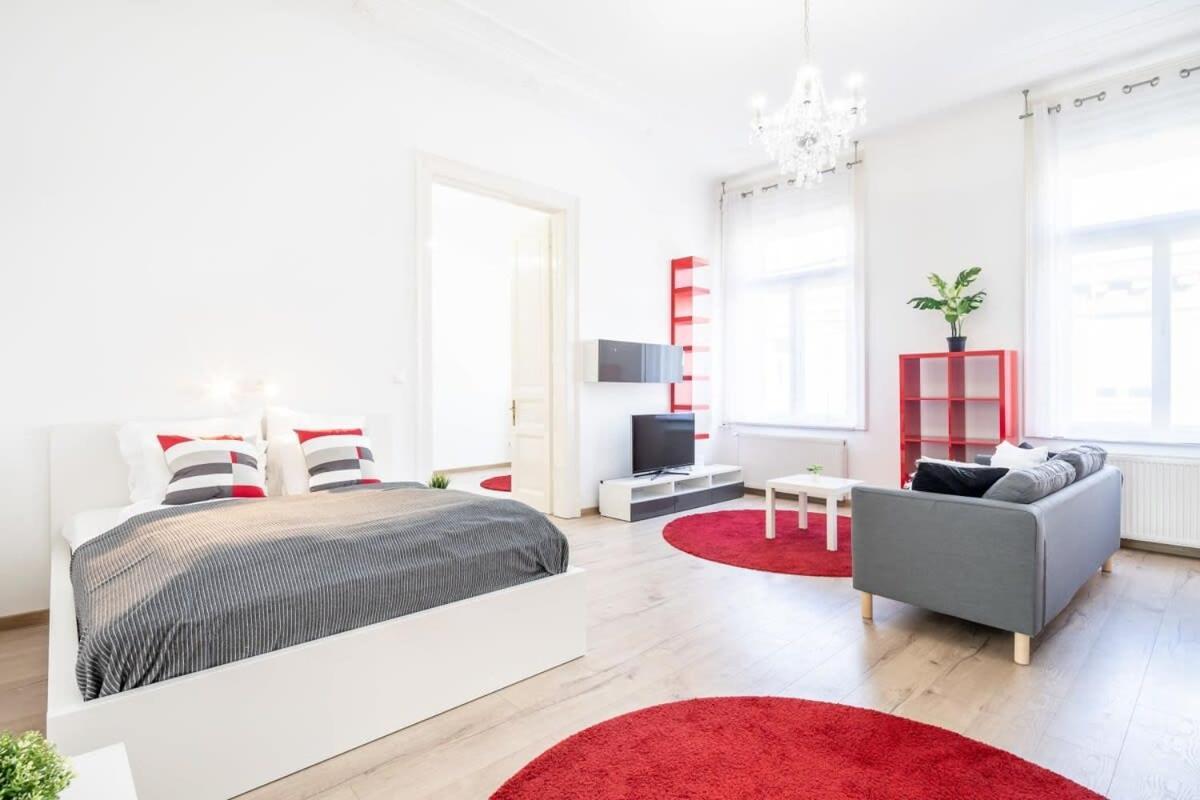 Bright & Large Apartment At Top Location Будапеща Екстериор снимка